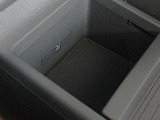 ●クールで上品で室内を横に広く感じられるよう設計されたダッシュボード周りです。Audiらしい心地よい空間です。