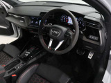 Audi認定中古車は、右記条件を満たしております。1・Audi正規輸入車。2・新車時からの整備記録があること。3・初度から12年以内。4・走行10万キロ以内。5・修復歴、改造がない車両。