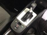 発進時から滑らかに加速する無段階変速のCVTはストップ/ゴーの多い街の中も快適です