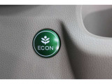 エンジン、エアコンなどを制御し低燃費な(ECONモード)に、また走りを楽しみたいとき、空調など快適性を重視したいときはスイッチOFFで通常モードに切り替えが出来ます。