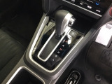 発進時から滑らかに加速する無段階変速のCVTはストップ/ゴーの多い街の中も快適です