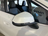 自動防眩 ヒーター内臓 LEDウィンカー内臓ドアミラー 自動防眩はミラーに無段階に反射率を調整し後続車の眩しいライト反射を軽減し夜間の安全な運転に貢献します。