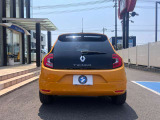 他の車にはないデザインをしていますね♪