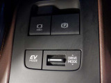 電動パーキングブレーキを搭載。スイッチ操作でパーキングブレーキを作動・解除することが可能ですので、操作の力が不要ですよ♪