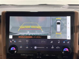 【パノラミックビューモニター】クルマを真上から見下ろした視点で駐車をサポートします!クルマの斜め後ろや真横など、いち早く障害物に気が付くことができます。