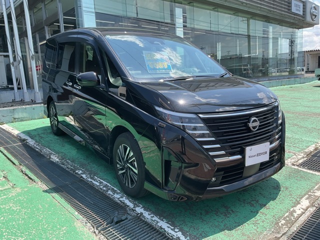 セレナ 1.4 e-4ORCE ハイウェイスターV 4WD 