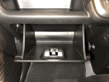 大容量のグローブボックスや小物など、収納が充実しています。
