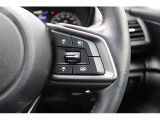 ステアリング右手側にはアイサイトなどの操作スイッチが内蔵されています 運転しやすい設定です