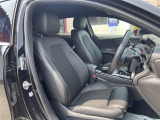 【運転席】運転席やその他のシートに座っていただき、エンジンをかけていただく事も可能です。