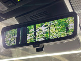 【デジタルインナーミラー】後席の大きな荷物や同乗者で後方が確認しづらい時でも安心!カメラが撮影した車両後方の映像をルームミラー内に表示。クリアな視界で状況の確認が可能です!