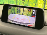 【バックカメラ】駐車時に後方がリアルタイム映像で確認できます。大型商業施設や立体駐車場での駐車時や、夜間のバック時に大活躍!運転スキルに関わらず、今や必須となった装備のひとつです!