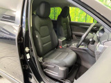 運転席シート廻りは使用感も少なく、良好な状態となっています。前オーナー様が丁寧に使っていたことがよくわかりますね。