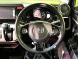 【純正革巻きステアリング】上質な革を使用することで、手にしっかり馴染みとても運転しやすいハンドルです♪