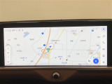 【12.3インチディスプレイオーディオ】センター通信型ナビゲーション「コネクティッドナビ」が使用可能です。従来の車載ナビ機能も搭載しています。