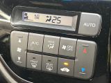 【オートエアコン】一度お好みの温度に設定すれば、車内の温度を検知し風量や温度を自動で調整。暑い…寒い…と何度もスイッチ操作をする必要はありません。快適な車内空間には必須の機能ですね♪