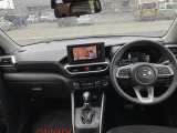 広々とした駐車場をご用意しておりますので、運転が苦手な方でもご安心ください。また、大型の屋根がございますので、雨に濡れることなくご移動できます。