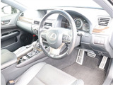 当店では中古車でも残価設定型ローンで乗れます。また当店ではご購入のお車(ガソリン国産車)全て次回お乗り換えまでオイル交換無料となります。