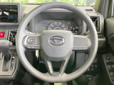 インテリアに合わせたデザインのステアリングは、運転される方のことも考え、運転しやすい形状、大きさです。是非一度、実際に触ってお確かめください。