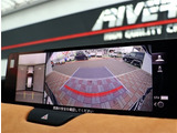 お車選びをお楽しみ頂けるよう、在庫車の展示スペースを十分に確保しております。