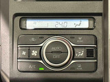 車内空調は”AUTOエアコン”にお任せ。運転に集中出来ますよ!