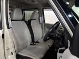 運転席まわりです。実際に座ってみて乗り心地を体感してみて下さい。
