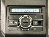 車内空調は”AUTOエアコン”にお任せ。運転に集中出来ますよ!