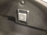 アクセサリーコンセント(AC100V・1500W)です。ラゲージルーム右側に1個設置されています。