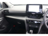 【まるまるクリーニング】内装工程では、中古車を気持ちよくお乗りいただけるよう清掃しております。シートの洗浄はもちろん、ニオイの元となるフロアカーペットまで洗浄・消臭を実施。