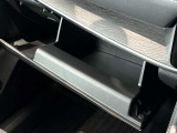 車検証入れになどにも使える便利な収納BOXあります。