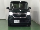 LEDヘッドライトを装備しています。LEDヘッドライトはとても明るく、雨の日や夜間走行も安全・安心です。オートライトコントロール付きで周囲の明るさに応じて自動で点灯・消灯します