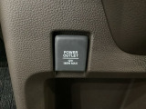 アクセサリーソケットはUSBのアダプターなどをつければ、スマホの充電にも使えます。周辺には物が置けるボックスがついています。