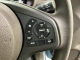 ハンドルにHondaセンシング系のクルーズコントロールやレーンキープアシストなどのスイッチが装備されています。ハンドルから手を離さず安全に操作できます。