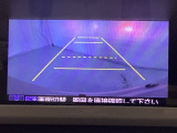 バックでの車庫入れも安心です!リアカメラが付いているバックモニター付のディスプレイ・オーディオを装備しております。操作線もついており距離感も画面から確認できます。