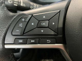 ステアリングスイッチで、目線を逸らさずオーディオの操作やメーター内のディスプレイの変更ができます。