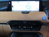 運転席と助手席で温度設定が変えられるデュアルエアコン付きです。四季を通じて車内を快適温度に保ちます。冬場に嬉しいシートヒーター、夏場嬉しいベンチレーション付きです!