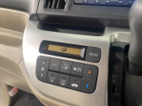 【フルオートエアコン】車内温度を快適に保ちます。