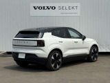◆バック/万が一を考え、安全性を重視する方に選ばれているVOLVO車。ドアを開閉するとその重み・厚みに驚くはず