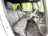運転席シート廻りは使用感も少なく、良好な状態となっています。前オーナー様が丁寧に使っていたことがよくわかりますね。