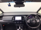 【前方視界】開放的な前方視界!運転がしやすく疲れにくいです♪窓が大きく、見通しがとっても良いおクルマですよ♪