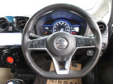 運転が楽しくなる明るく開放的な運転席まわりです。