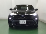 LEDヘッドライトを装備しています。LEDヘッドライトはとても明るく、雨の日や夜間走行も安全・安心です。オートライトコントロール付きで周囲の明るさに応じて自動で点灯・消灯します