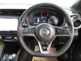 運転が楽しくなる明るく開放的な運転席まわりです。