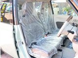 お車選びをお楽しみ頂けるよう、在庫車の展示スペースを十分に確保しております。