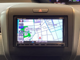 ワイド画面のナビゲーションはフルセグTV対応のメモリーナビ(Aftermarket品)を搭載しています。Bluetoothオーディオ機能がありますので、スマートフォンなどの音楽も再生できます。