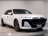 【BMWの伝統-2】時代を超える美しさ。磨き抜かれたエアロダイナミクスが瞳を奪う。一目で伝わるスポーティーなプロポーションは、BMWの走行性能を生み出すのに欠かせない要因の一つです。