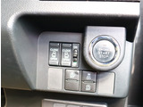 『1台』のお車に対して、3名体制で日々議論を重ね仕入れを行っております。