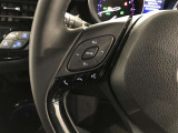ステアリングホイールから手を放さずに、音量調整などさまざまな操作が可能です☆