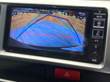 【バックカメラ】駐車時に後方がリアルタイム映像で確認できます。大型商業施設や立体駐車場での駐車時や、夜間のバック時に大活躍!運転スキルに関わらず、今や必須となった装備のひとつです!