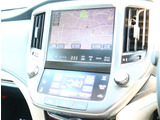 『1台』のお車に対して、3名体制で日々議論を重ね仕入れを行っております。