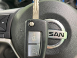 【キーレス】少し離れた場所からでもボタン一つでドアの開錠・施錠ができるのでとっても便利!ドアの鍵穴周りに傷をつけることもありません♪